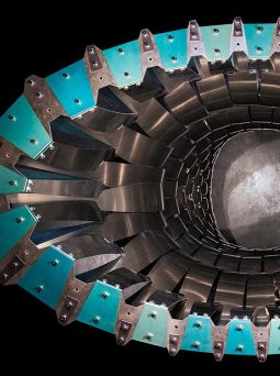 Thermobimetal structural shell